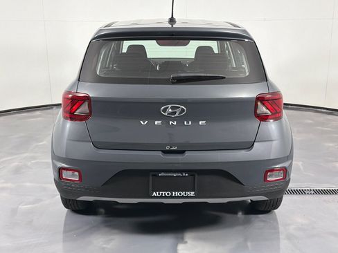 Used 2026 Hyundai Venue SE FWD image 6