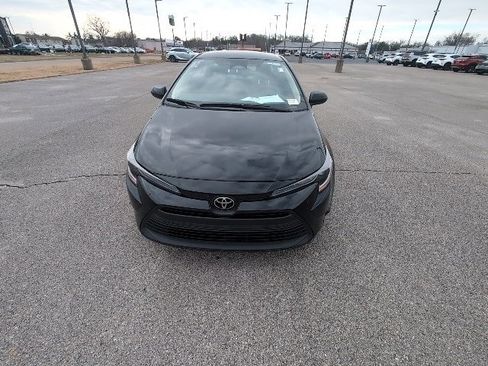 Certified 2025 Toyota Corolla LE image 9