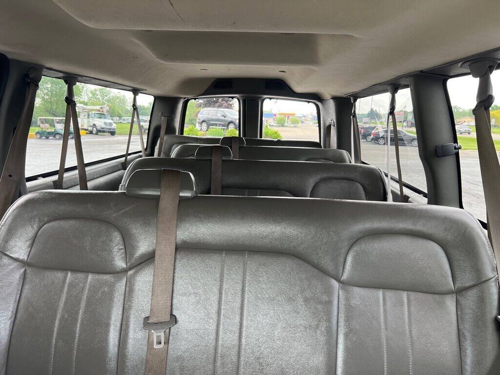 Used 2019 Chevrolet Express 3500 LS RWD image 22