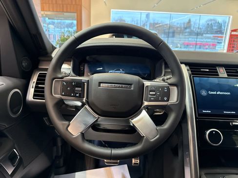 New 2026 Land Rover Discovery Limited Edition image 9
