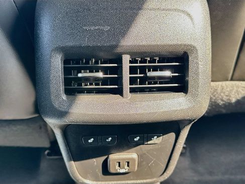 Used 2020 Chevrolet Equinox Premier FWD image 31