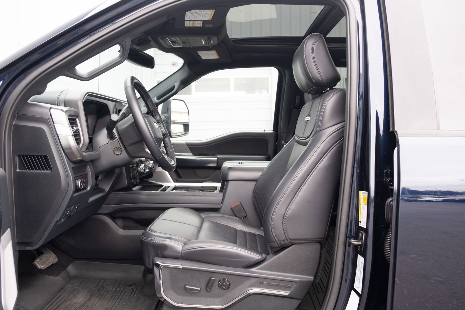 Used 2025 Ford F350 Platinum w/ FX4 Off-Road Package AWD/4WD image 12