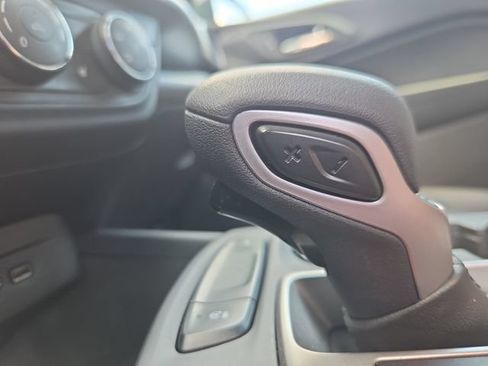 Used 2025 Chevrolet Trax LS w/ LS Convenience Package FWD image 26