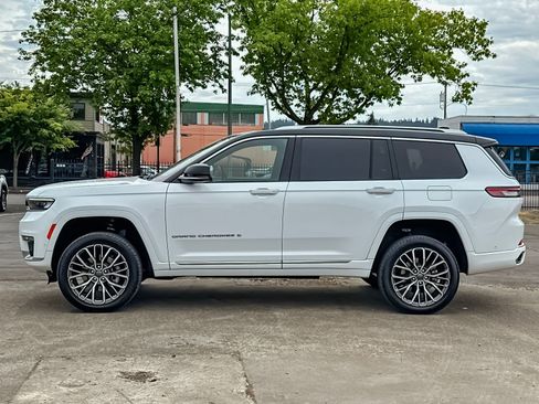 Used 2023 Jeep Grand Cherokee L Summit AWD/4WD image 6