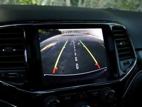 Used 2020 Jeep Grand Cherokee Limited w/ Premium Lighting Group image 18