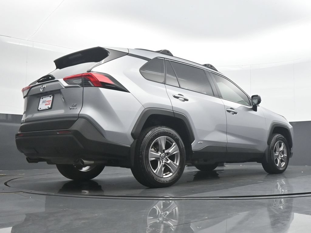 Used 2025 Toyota RAV4 LE AWD/4WD image 30