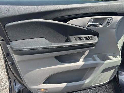 Used 2017 Honda Pilot Touring image 13