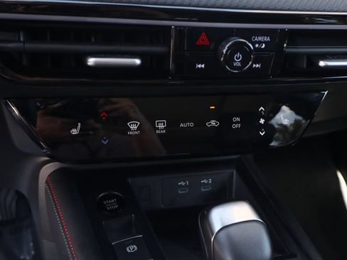 Used 2025 Nissan Kicks SR w/ SR Premium Package FWD image 36