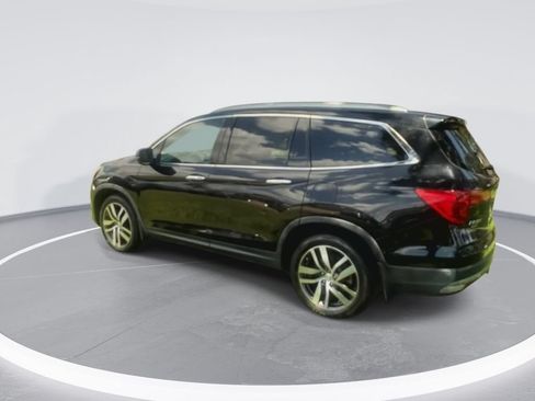 Used 2017 Honda Pilot Touring image 4