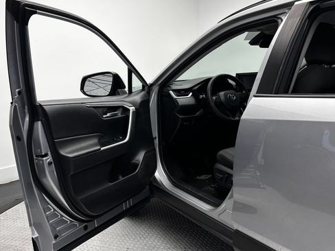 Used 2021 Toyota RAV4 XLE FWD image 15