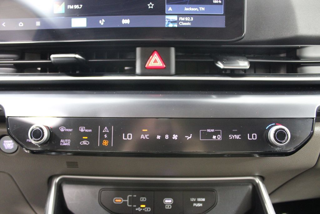 Used 2025 Kia Carnival FWD image 45