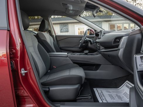 Used 2023 Nissan Rogue SV image 29