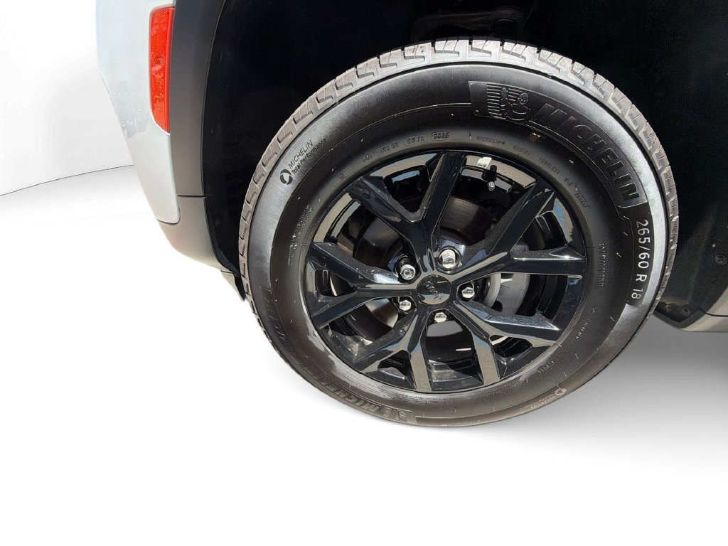 Used 2025 Jeep Grand Cherokee Altitude RWD image 19