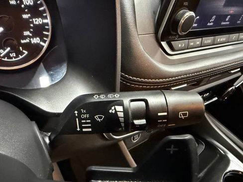 Used 2023 Nissan Rogue SV AWD/4WD image 34