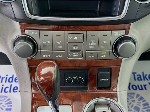Used 2013 Toyota Highlander Limited AWD/4WD image 16