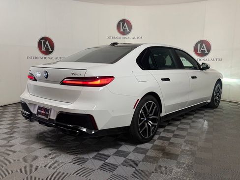 Used 2025 BMW 760i xDrive w/ Executive Package AWD/4WD image 8
