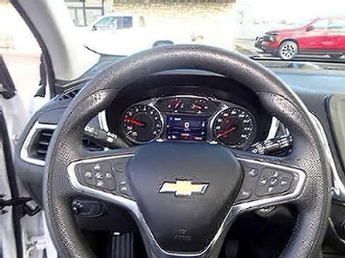 Used 2022 Chevrolet Equinox LT FWD image 18