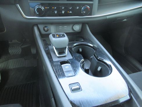 Used 2026 Nissan Rogue S FWD image 25