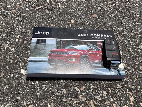 Used 2021 Jeep Compass Latitude w/ Convenience Group AWD/4WD image 10