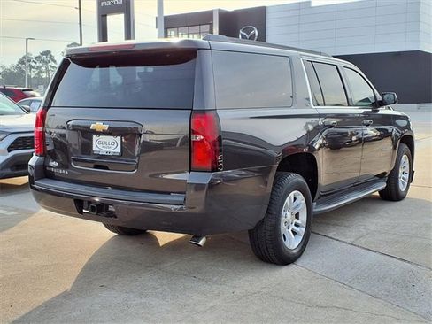 Used 2015 Chevrolet Suburban LT image 2