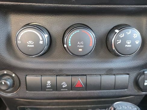 Used 2015 Jeep Wrangler Unlimited Sport w/ Quick Order Package 24S AWD/4WD image 31