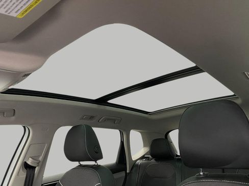 Used 2023 Volkswagen Taos SE w/ Panoramic Sunroof Package AWD/4WD image 26