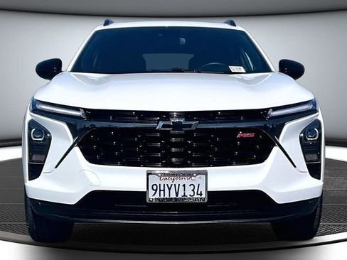 Used 2024 Chevrolet Trax RS w/ Sunroof Package FWD image 2