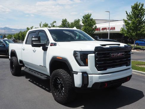 Used 2024 GMC Sierra 3500 AT4 w/ Technology Package AWD/4WD image 9