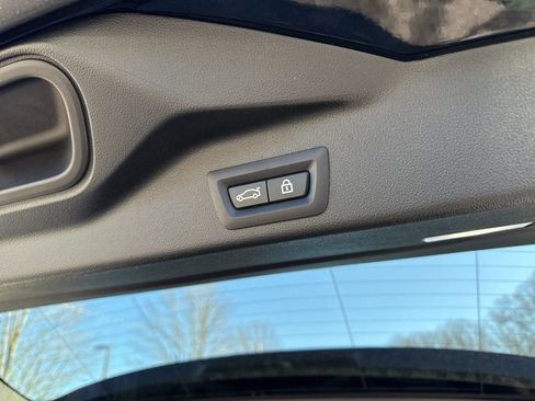 Used 2022 BMW X5 xDrive40i w/ M Sport Package image 14