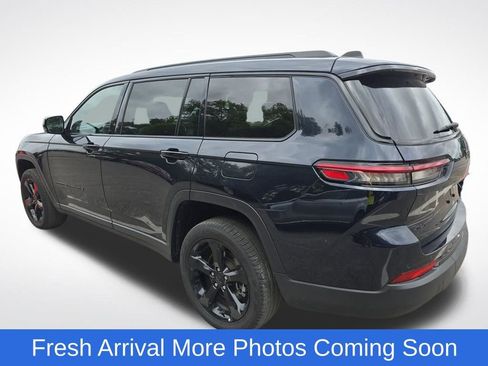 Used 2024 Jeep Grand Cherokee L Limited w/ Black Appearance Package AWD/4WD image 6