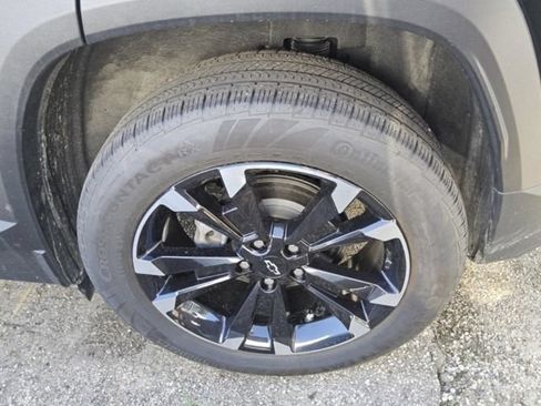 Used 2025 Chevrolet Equinox RS w/ Safety and Technology Package AWD/4WD image 4