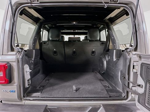 Used 2022 Jeep Wrangler Sahara w/ Safety Group image 28