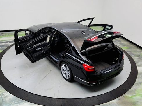 Used 2017 BMW 740i RWD image 41