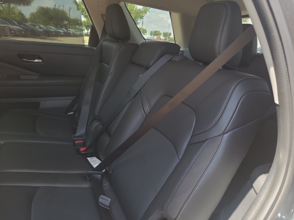 Certified 2025 Nissan Pathfinder SL FWD image 11