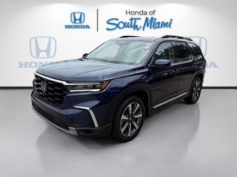 Certified 2024 Honda Pilot Touring image 3