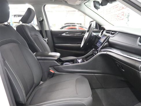 Used 2022 Jeep Grand Cherokee L Laredo w/ Luxury Tech Group I image 17