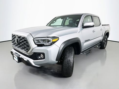 Used 2022 Toyota Tacoma TRD Off-Road w/ TRD Premium Off Road Package AWD/4WD image 3