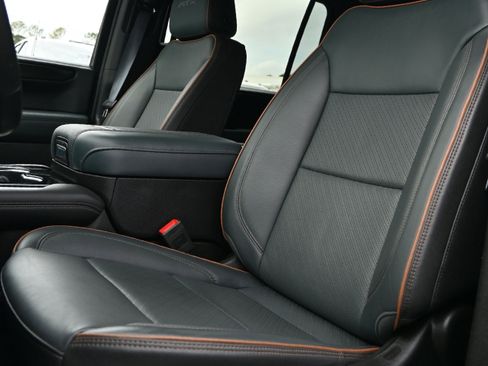 Used 2025 GMC Yukon XL AT4 w/ AT4 Premium Package image 19