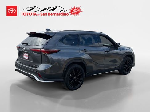 Certified 2025 Toyota Highlander XSE AWD/4WD image 5