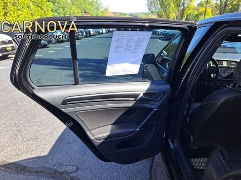 Used 2019 Volkswagen Golf R 4-Door image 10