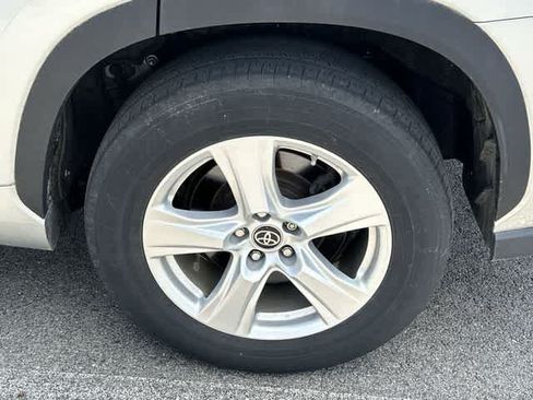 Used 2023 Toyota Highlander LE w/ Protection Package #3 (TMS) FWD image 5