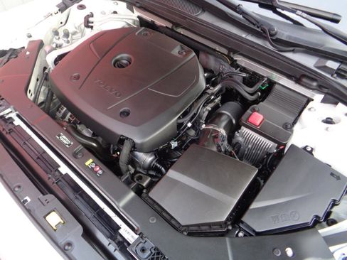 Used 2020 Volvo V60 T5 Cross Country w/ Protection Package Premier image 3