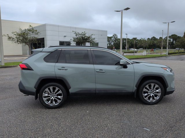 Used 2021 Toyota RAV4 XLE Premium AWD/4WD image 4