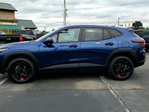 Used 2024 Chevrolet Trax LS w/ LS Convenience Package FWD image 3