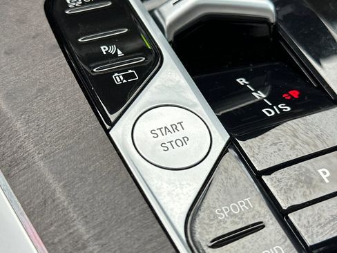 Used 2024 BMW X5 xDrive50e w/ Parking Assistance Package image 33