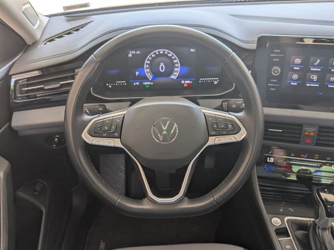 Used 2025 Volkswagen Jetta SE w/ Sunroof Package FWD image 24