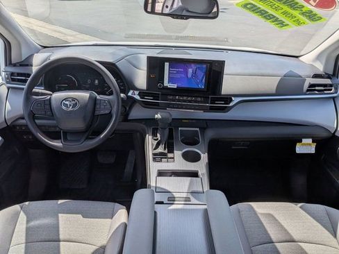 Certified 2026 Toyota Sienna LE FWD image 15