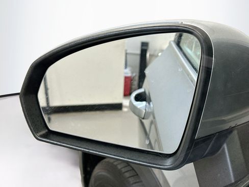 Used 2023 Volkswagen Taos SE AWD/4WD image 16