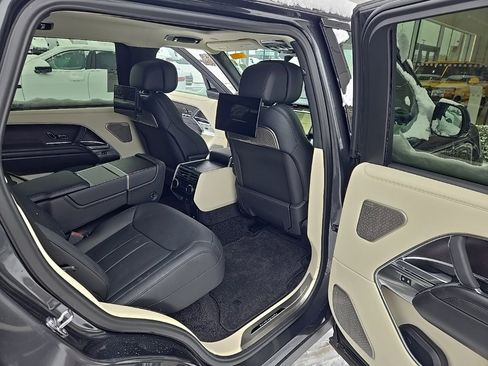 Used 2024 Land Rover Range Rover Long Wheelbase Autobiography image 19