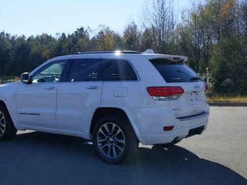 Used 2017 Jeep Grand Cherokee Overland AWD/4WD image 6